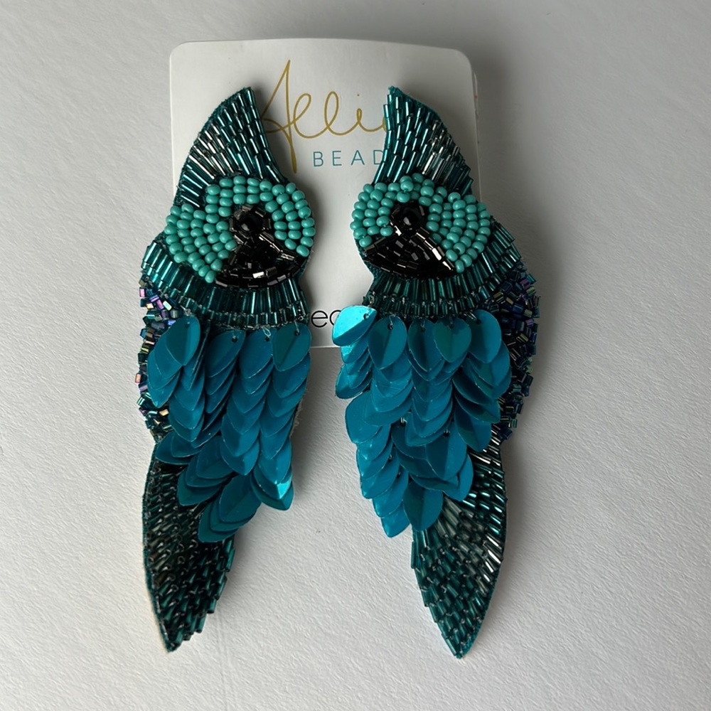 NWT Allie Beads parakeet earrings in blue